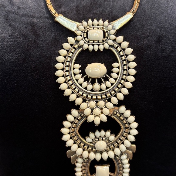 Stella and dot necklace. White stone and antique gold hardware. - Picture 2 of 6